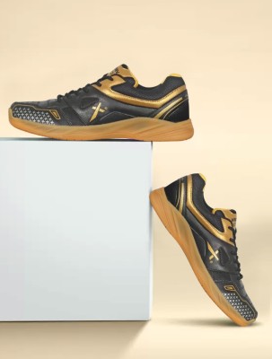 VECTOR X Cs-2100 Badminton Shoes For Men(Black, Gold)