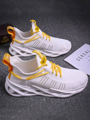 RapidBox Stylish & Trendy Sneakers For Men(White, Yellow , 8)