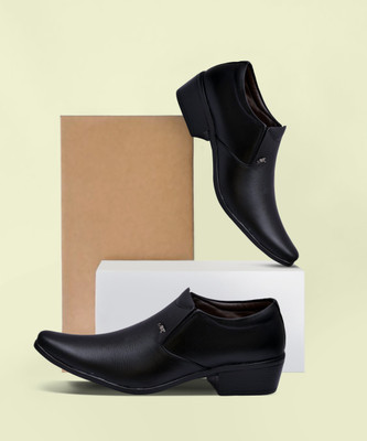 SiR CORBETT Slip On For Men(Black , 7)