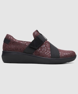 CLARKS Casuals For Women(Burgundy , 4)