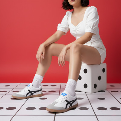 Red Pigeon RED PIGEON BLACK AND WHITE SNEKERS Sneakers For Women(White, Black , 7)