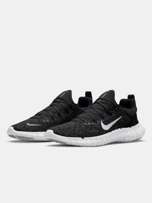 NIKE Free Run 5.0 Running Shoes For Men(Black , 8)
