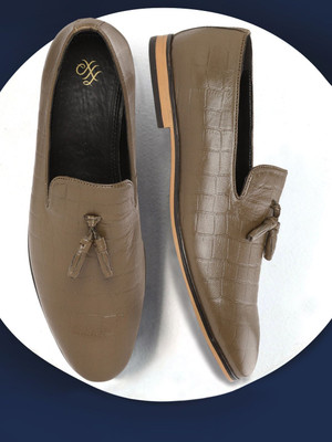 House of Pataudi House of Pataudi Men Olive Brown Croc Textured Tasselled Loafers For Men(Olive , 10)