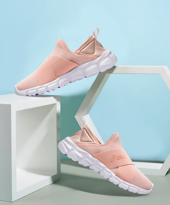 Asics QUANTUM LYTE SLIP-ON Slip On Sneakers For Women(Pink , 4)