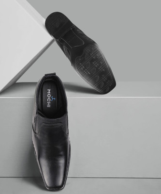 MOCHI Slip On For Men(Black , 7)