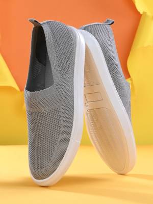 Roadster grey hot sale casual shoes