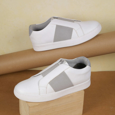 METRO Sneakers For Men(Multicolor , 6)