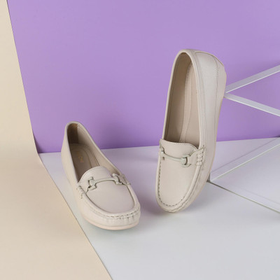 MOCHI 31-799 Loafers For Women(Beige , 4)