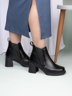 Roadster Roadster Women Black Chelsea Boots Boots For Women(Black , 5)
