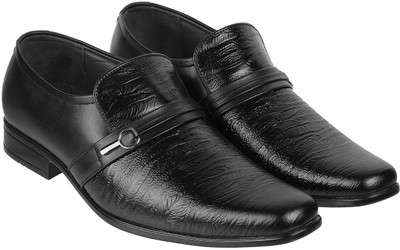 MOCHI Slip On For Men(Black , 8)