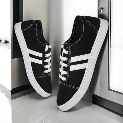 Free Kicks Casuals For Men(Black, White , 9)