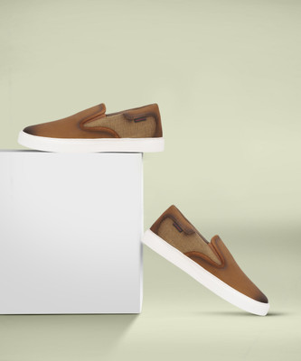 RED CHIEF Slip On Sneakers For Men(Brown , 8)