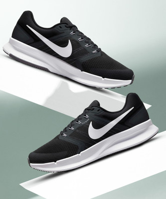 NIKE Run Swift 3 Running Shoes For Men(Black , 8)