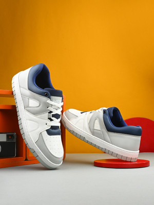 HRX by Hrithik Roshan Casual Sneakers For Men(White, Grey , 6)