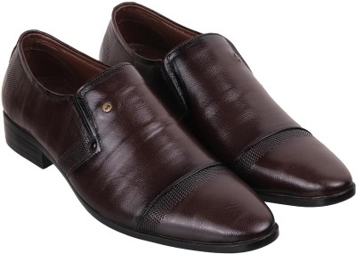 METRO Slip On For Men(Brown , 9)