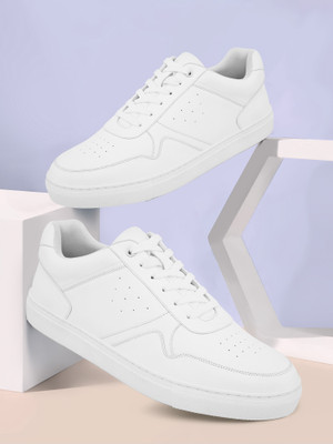 HRX by Hrithik Roshan Sneakers For Men(White , 6)