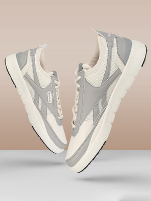 REEBOK URBANWAVE M Sneakers For Men(White , 11)
