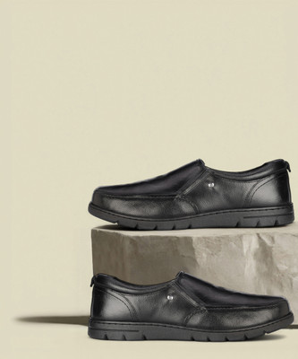HUSH PUPPIES Slip On For Men(Black , 7)