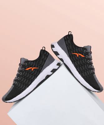 Red chief shop black sports shoes