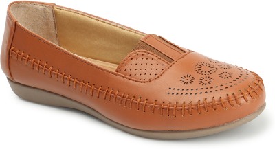 BELLA TOES Women Flat loafers Loafers For Women(Tan , 3)