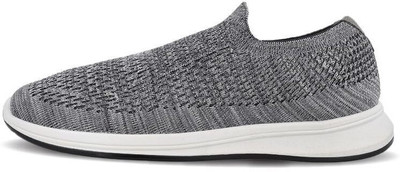 WALKAROO Training & Gym Shoes For Men(Grey , 6)