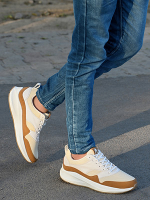 OFF LIMITS DOMINIC Running Shoes For Men(Off White , 11)