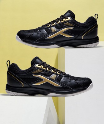 Hundred Raze Badminton Shoes For Men(Black, Gold)