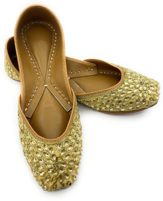 APNI JUTTI Radiant Sun Punjabi Jutti for women's Embroidery jutis for women Party Wear For Women(Gold , 4)