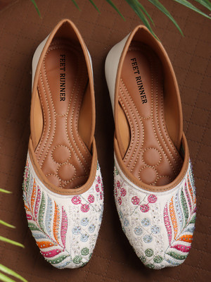 Feet Runner Ethnic Embroidred Jutis and Mojaris Bellies For Women(White , 5)