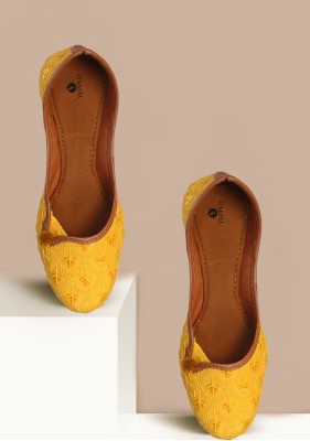 Yepplo Lightweight Punjabi Ethnic shoes Mojaris For Women(Yellow)