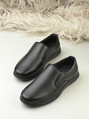 INVICTUS Slip On For Men(Black , 7)