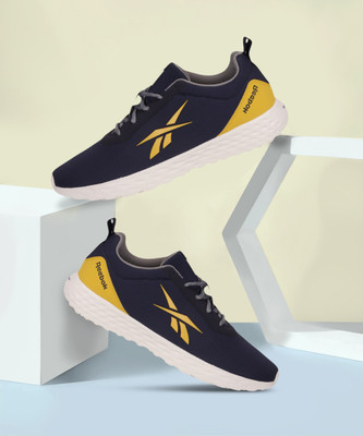 REEBOK Walking Shoes For Men(Black , 6)