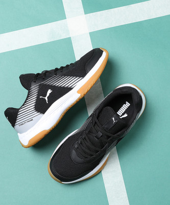 PUMA Badminton Smash Sprint Running Shoes For Men(Black, Silver , 7)