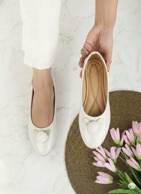 Trendy Feet Blossom Bow Kicks Bellies For Women(White , 7)