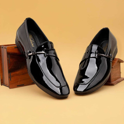 Wakins Stylish Comfortable with Soft Cushioned Insole Casual Loafers For Men(Black , 8)