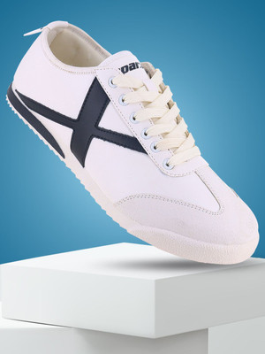 Sparx SM 4012 Sneakers For Men(White, Black , 6)