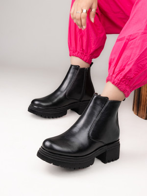 Roadster Roadster Women Black Chelsea Boots Boots For Women(Black , 8)