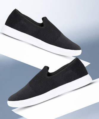 HRX by Hrithik Roshan Casuals For Women(Black , 4)