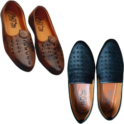 MOJARIJUTTI Men's mojaris – traditional Indian footwear for men Slip On For Men(Tan, Black , 7)