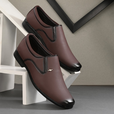 Lee Peeter Slip On For Men(Brown , 7)