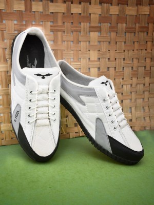 W18 18C-19-WHITE-7 Slip On Sneakers For Men(White)
