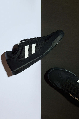 Snitch Black Striped Sneakers Sneakers For Men(Black , 8)