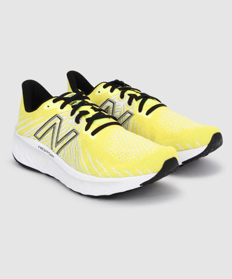New Balance VONGO Running Shoes For Men(Yellow , 8)