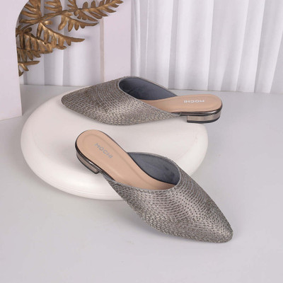 MOCHI 31-812 Slip On Sneakers For Women(Grey , 4)