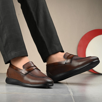 Knoos Slip On For Men(Brown , 8)