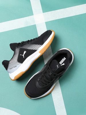 PUMA Badminton Smash Sprint Running Shoes For Men(Black, Silver , 7)