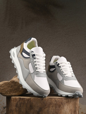 Roadster Men White Chunky Colourblocked Comfortable Casual Lightweight Outdoor Sneakers Sneakers For Men(White , 10)