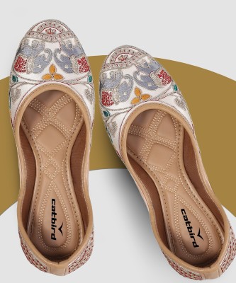 CATBIRD Traditional floral embroidery flat Mojaris For Women(Gold)