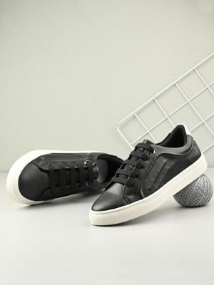 Roadster Stylish & Premium Quality Sneakers For Women(Black , 3)