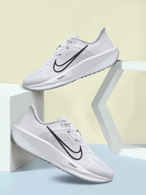 NIKE QUEST 6 Running Shoes For Men(White , 11)